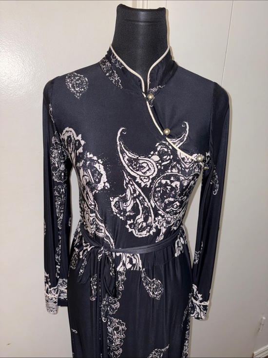 Dresses & Skirts - Elegant Black & Cream Paisley Wrap Dress
